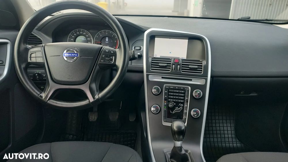Volvo XC 60 2.4D AWD Momentum - 8