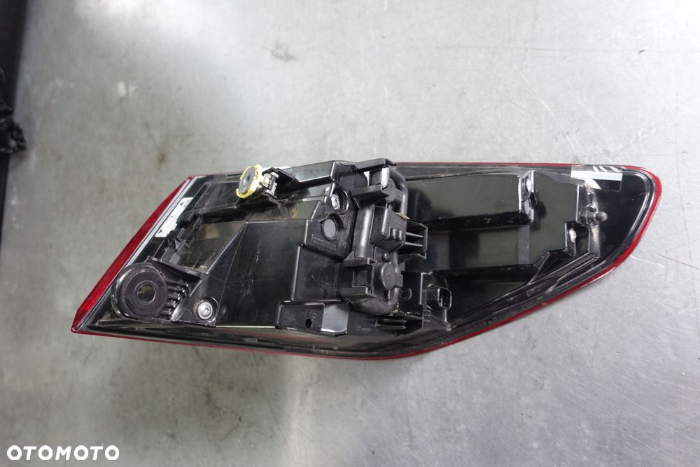 LAMPA LEWY TYŁ BMW F40 - 4