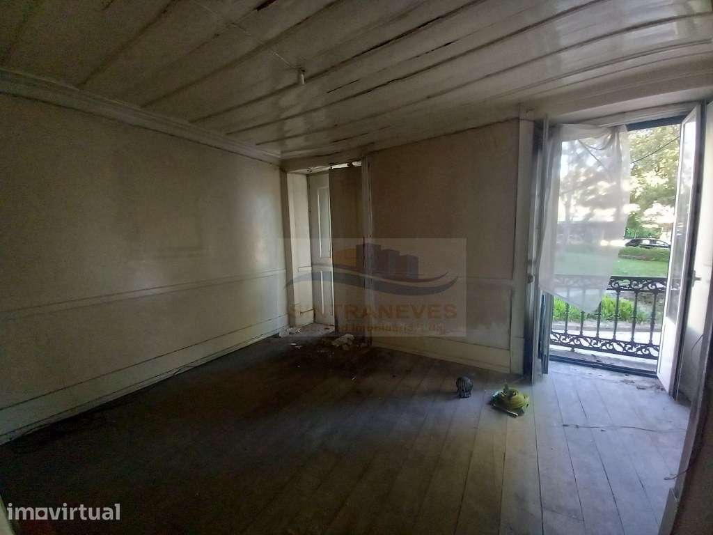 Prédio Propriedade Total, em Alcântara, Lisboa um bairro tradiciona... - Grande imagem: 2/35