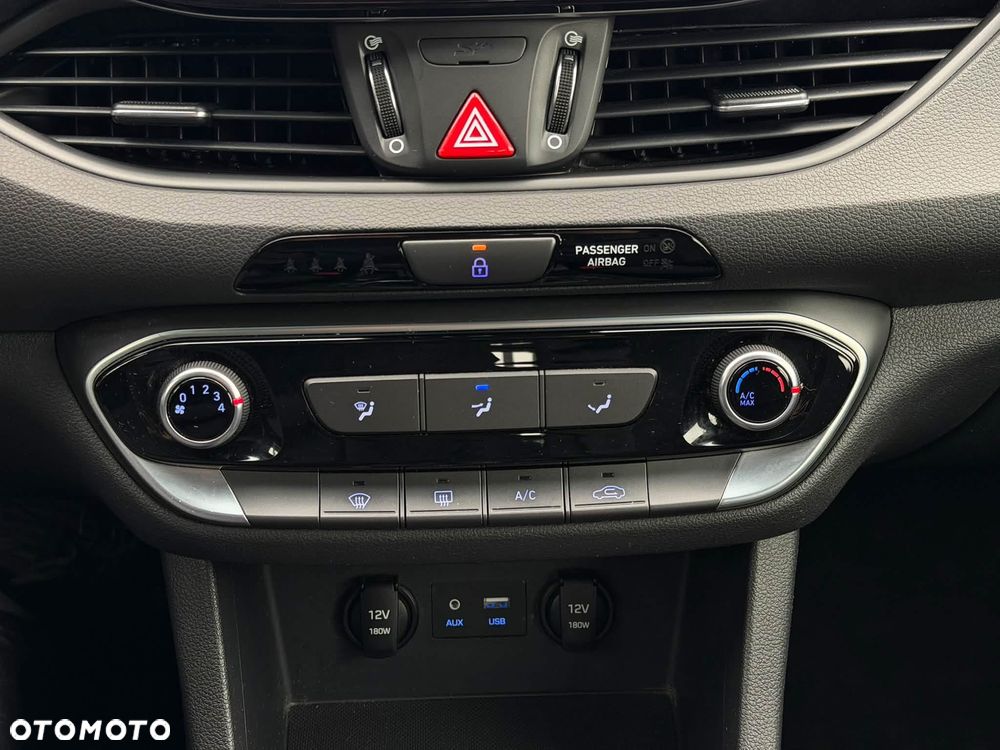 Hyundai i30 1.4 Passion Plus - 12