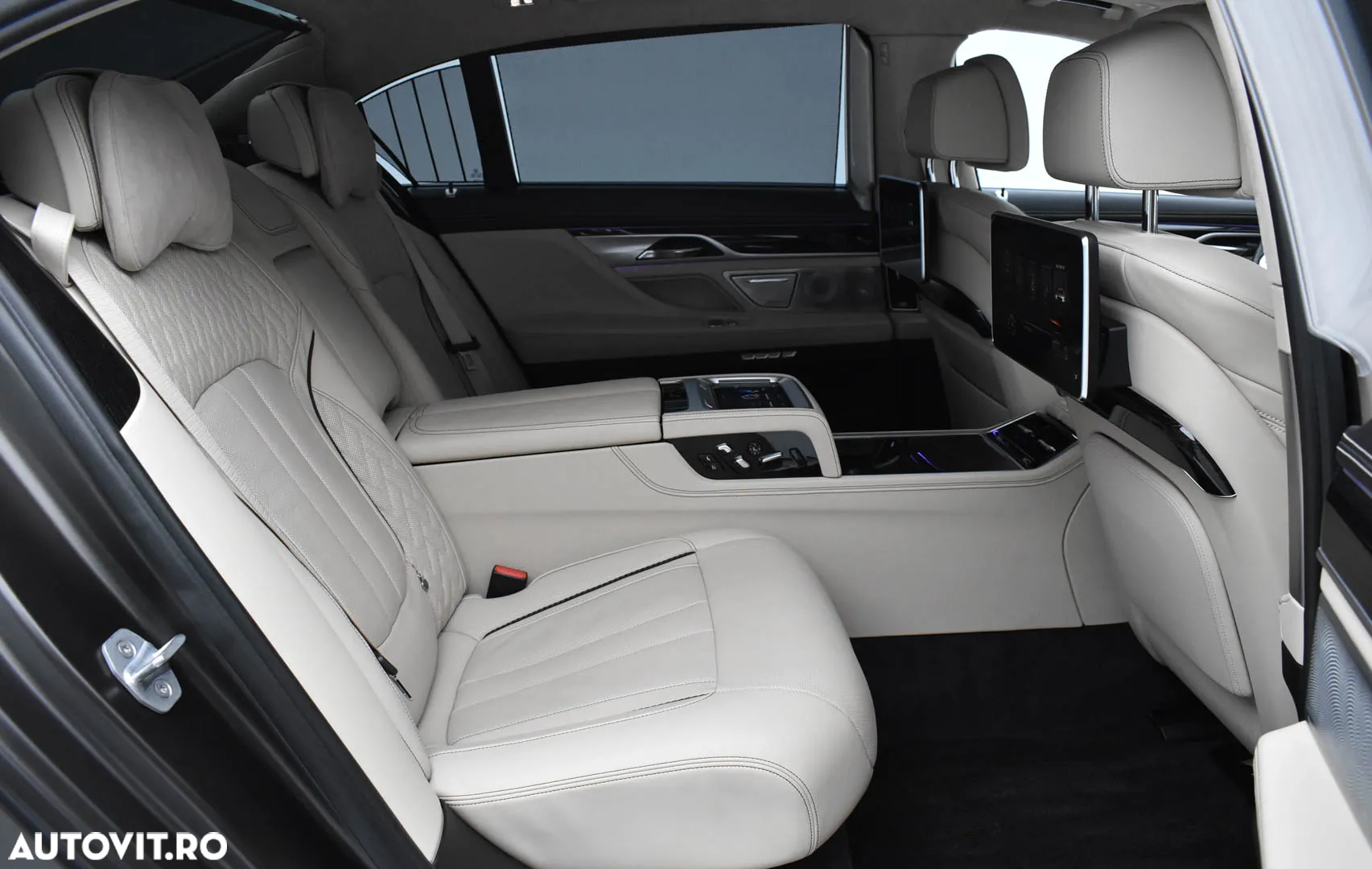 BMW M7 M760Li xDrive - 16