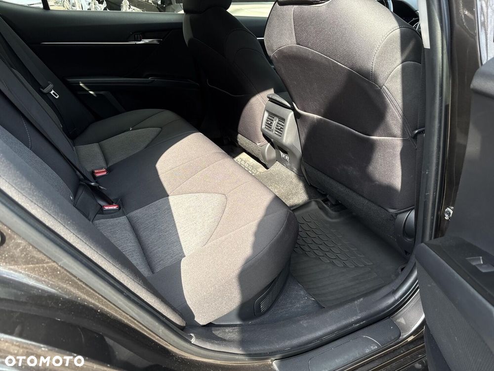 Toyota Camry 2.5 Hybrid Comfort CVT - 18