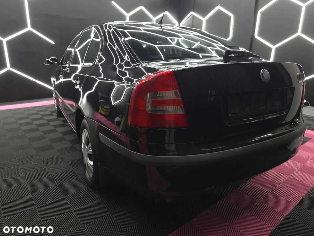 Skoda Octavia 1.6 Ambiente - 5