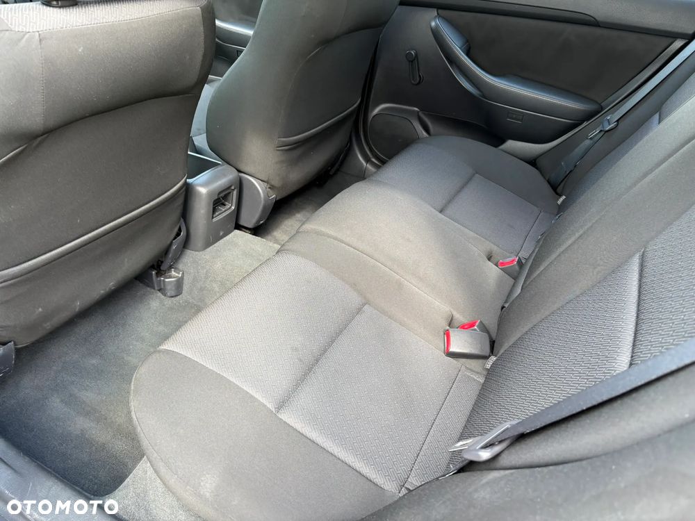 Toyota Avensis 2.0 D-4D - 17
