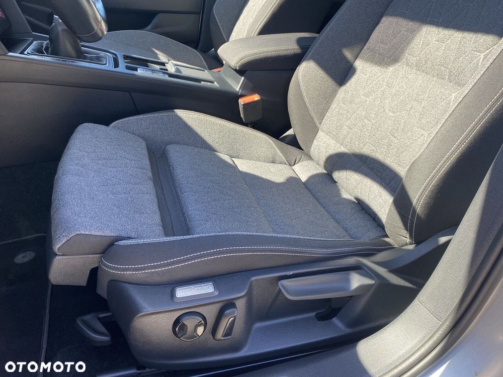 Volkswagen Passat - 11