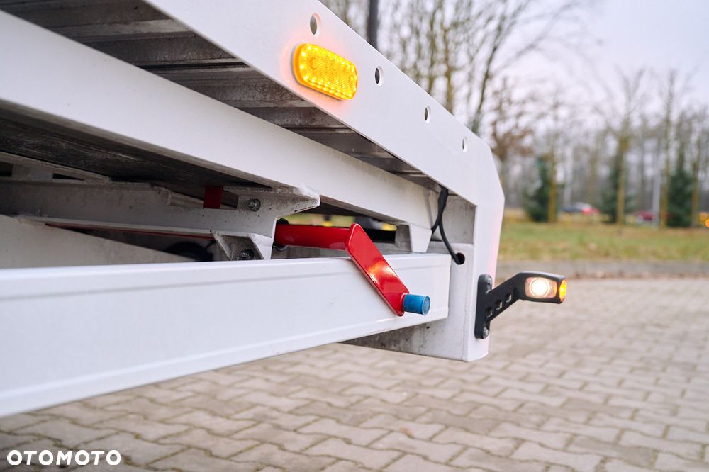 Mercedes-Benz SPRINTER - 24