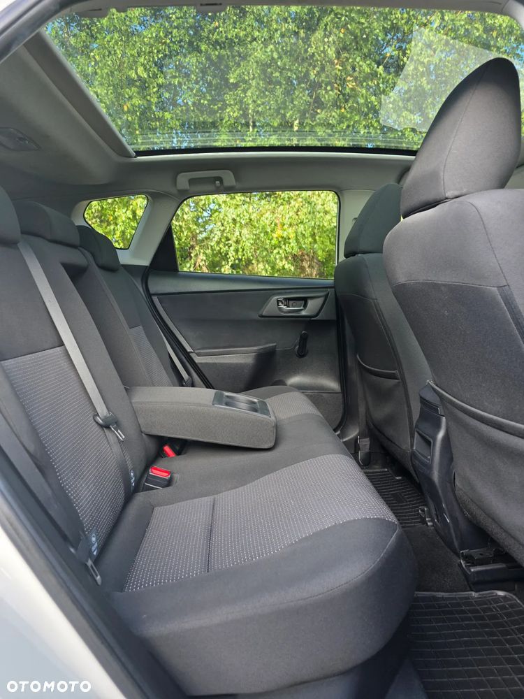 Toyota Auris 1.8 HSD Luna - 30