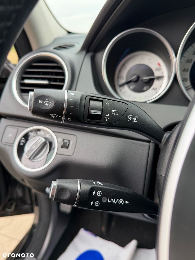 Mercedes-Benz Klasa C 180 (BlueEFFICIENCY) 7G-TRONIC Avantgarde - 39