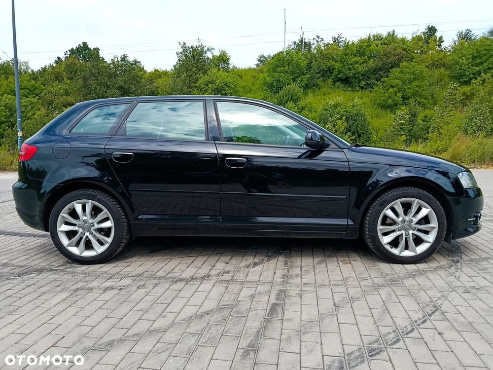 Audi A3 Sportback 1.6 Ambiente - 2