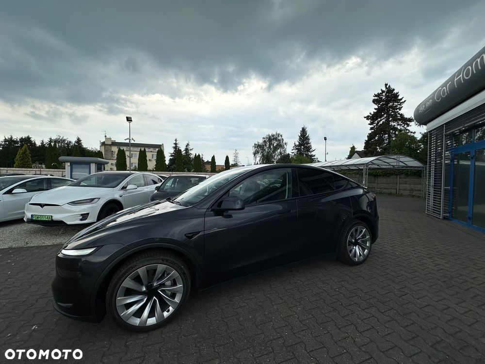 Tesla Model Y - 10