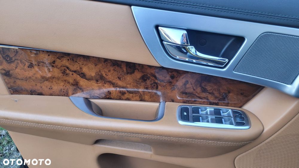 Jaguar XF 2.2 D Premium Luxury - 18