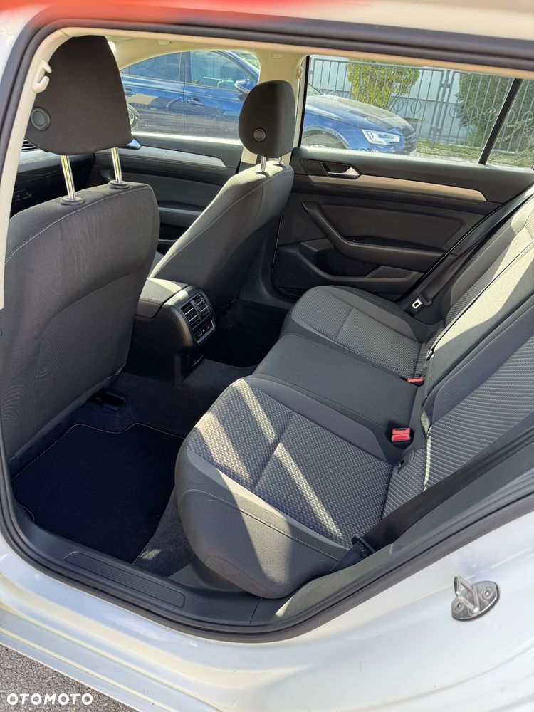 Volkswagen Passat - 10