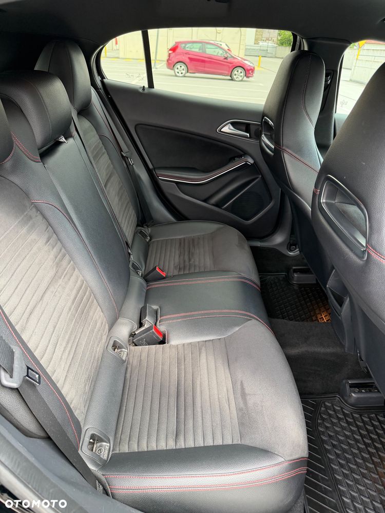 Mercedes-Benz GLA 250 4-Matic AMG Line - 12