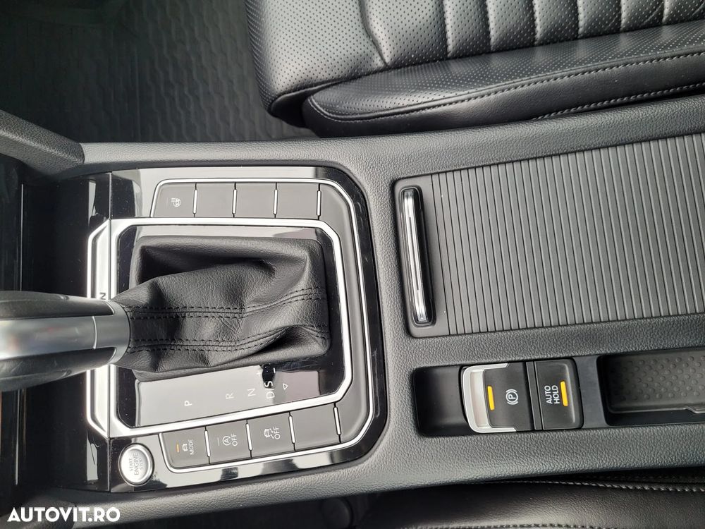 Volkswagen Passat Variant 2.0 TSI DSG 4Motion Highline - 37