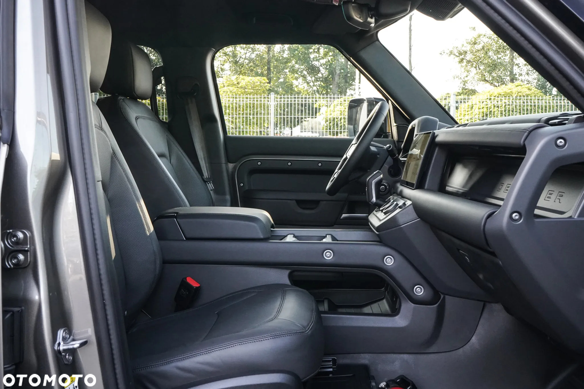 Land Rover Defender - 11