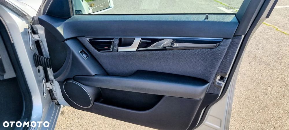 Mercedes-Benz Klasa C 200 CDI DPF BlueEFFICIENCY Special Edition - 22