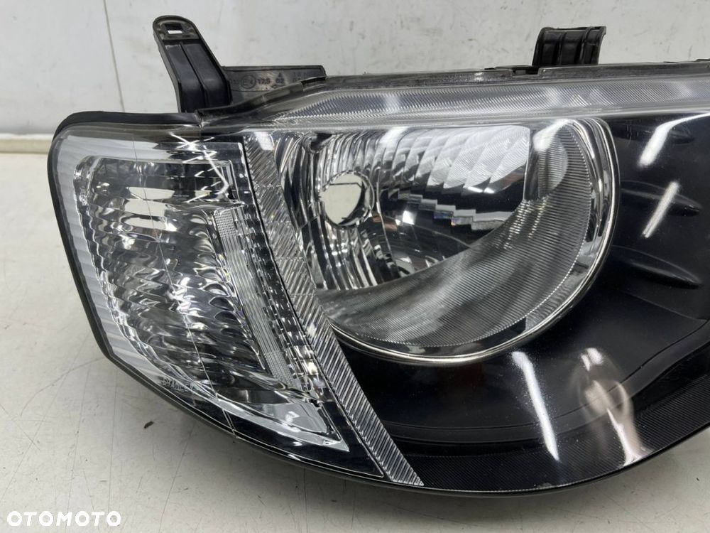Lampa reflektor Mitsubishi L200 KA KB 05-10r. PRAWA przednia H4 oryginalna prawy przód EU 8301b462 - 4