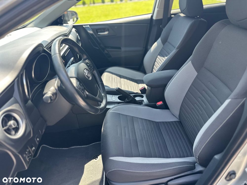 Toyota Auris - 13