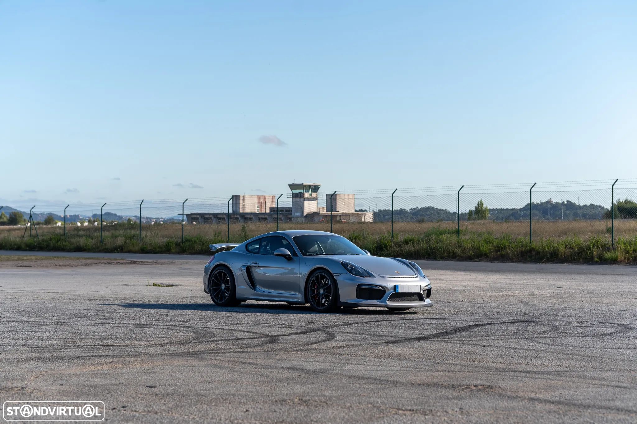 Porsche Cayman GT4 - 1