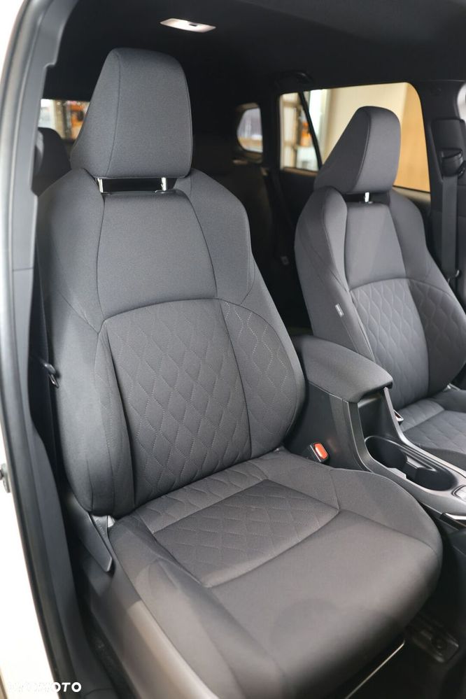 Toyota Corolla Cross - 18