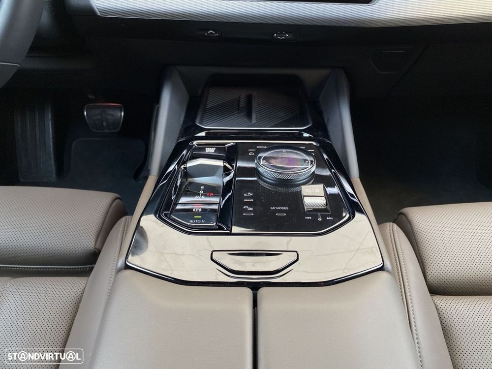 BMW 530 e Pack Desportivo M - 14