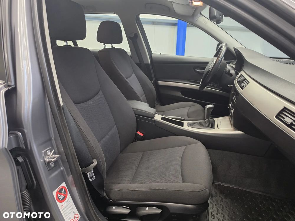 BMW Seria 3 318d DPF - 27