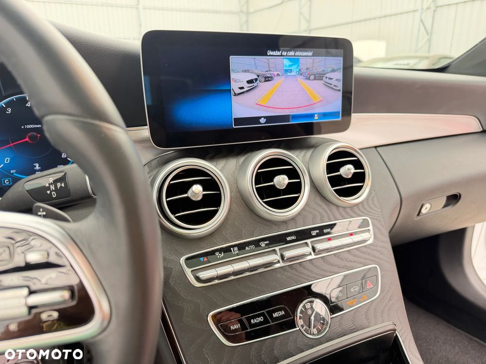 Mercedes-Benz Klasa C 300 9G-TRONIC AMG Line - 12