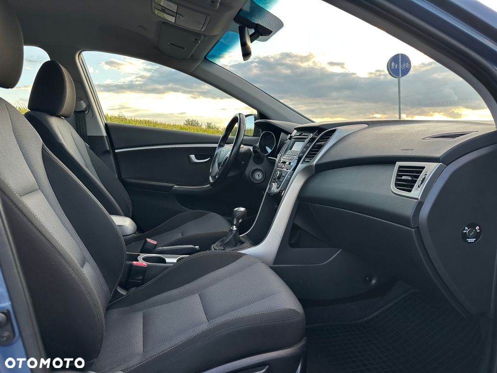 Hyundai i30 blue Kombi 1.4 YES Silver - 8