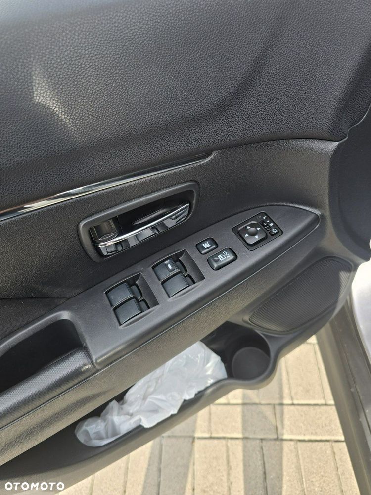 Mitsubishi ASX - 14