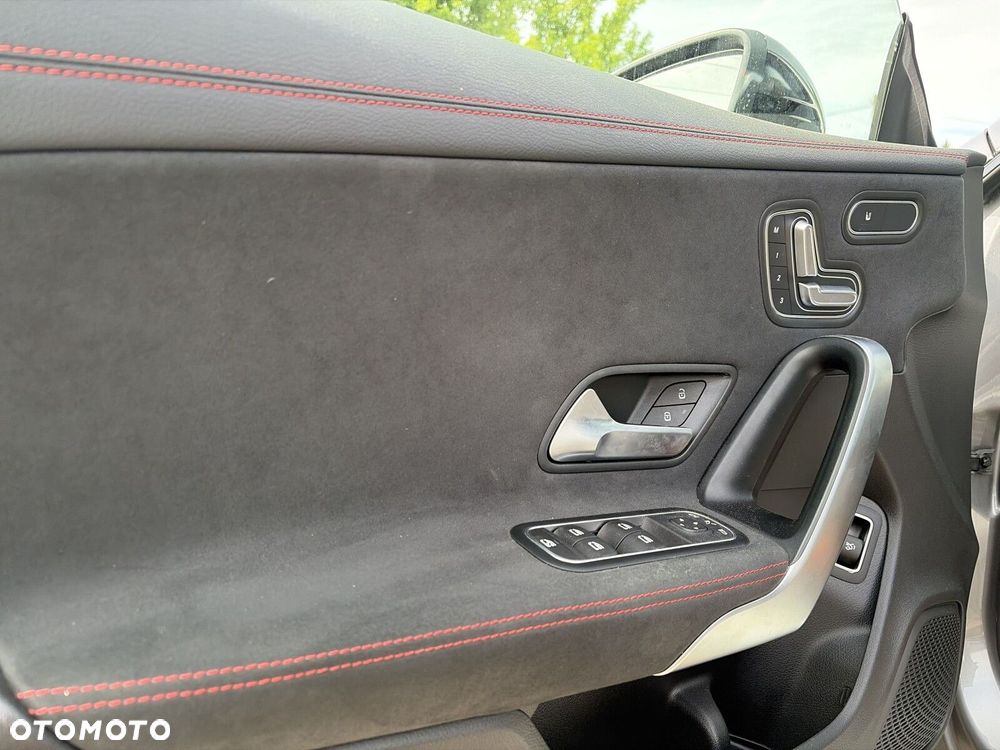 Mercedes-Benz CLA 200 AMG Line 7G-DCT - 23