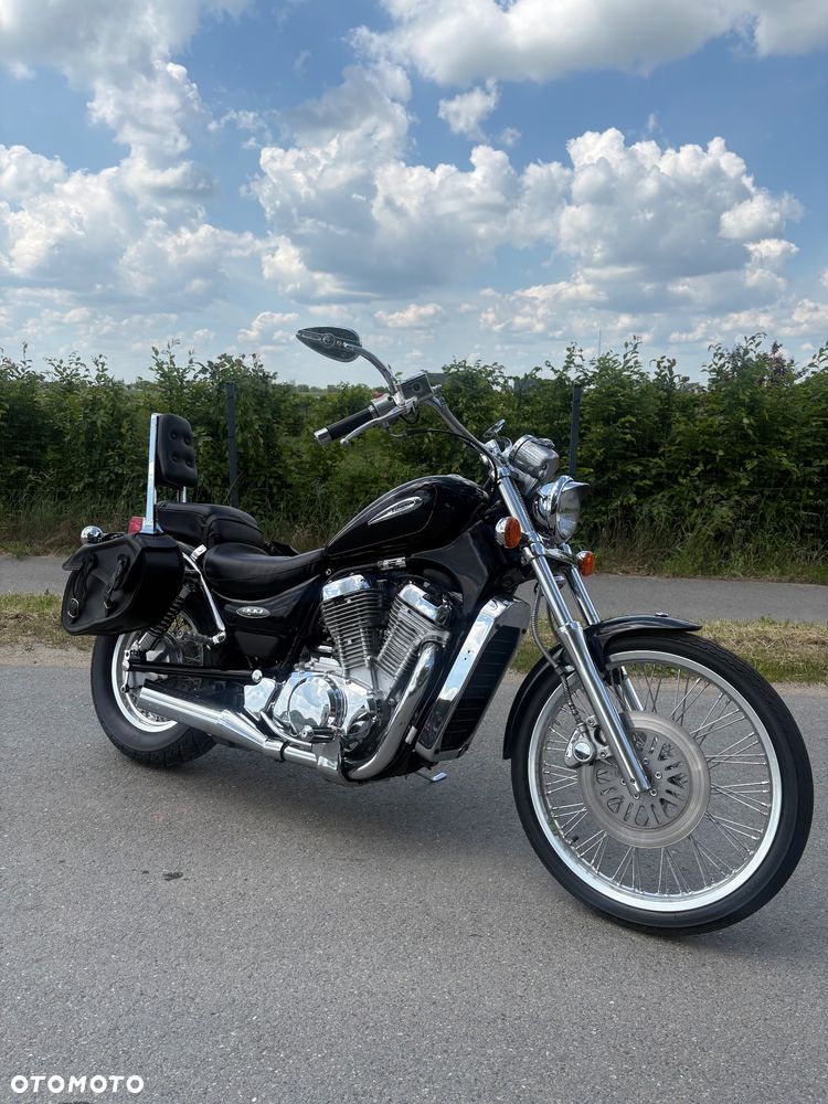 Suzuki Intruder - 12