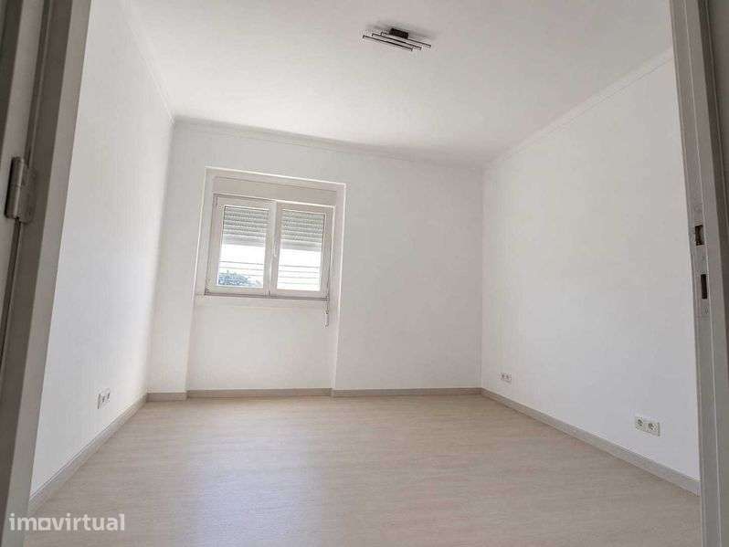 Aluga-se Apartamento T3+1 - Grande imagem: 2/8