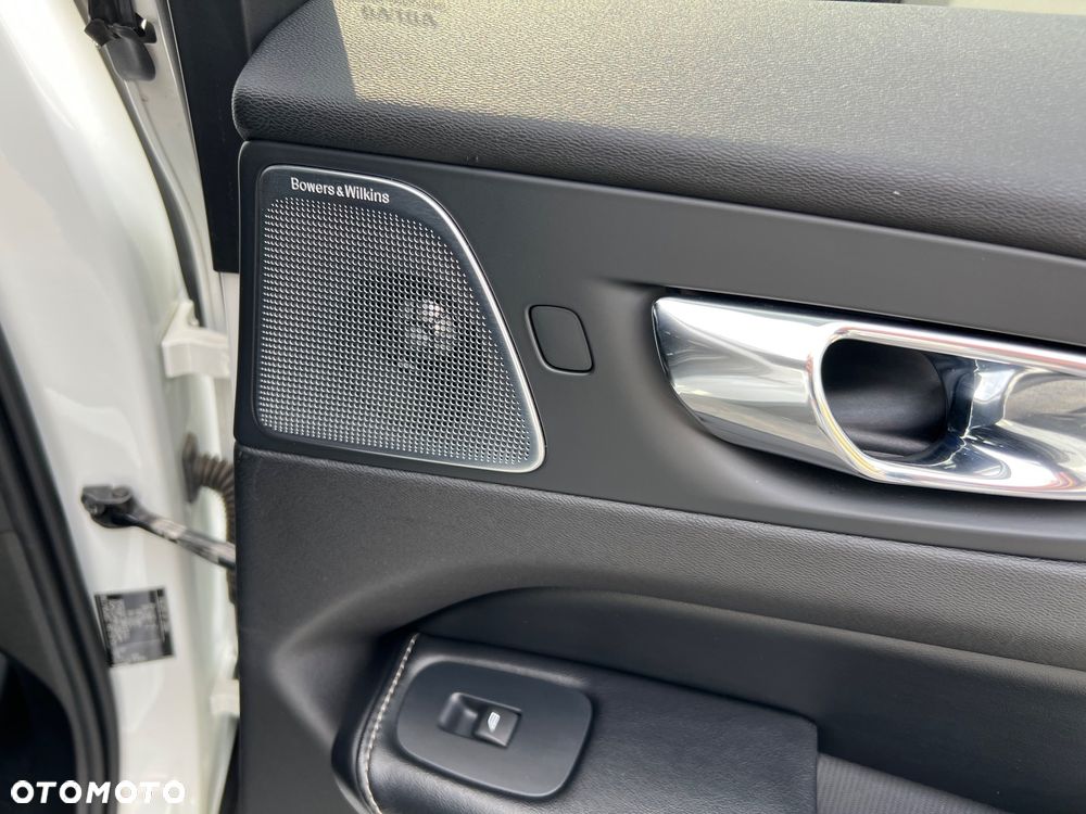 Volvo XC 60 D4 AWD R-Design - 22