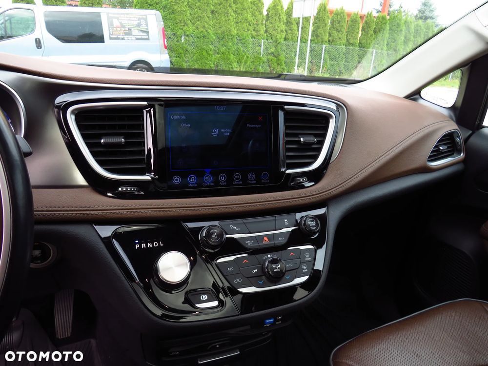 Chrysler Pacifica - 17
