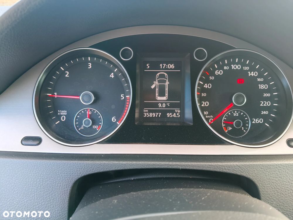 Volkswagen Passat 2.0 TDI DPF Highline - 19