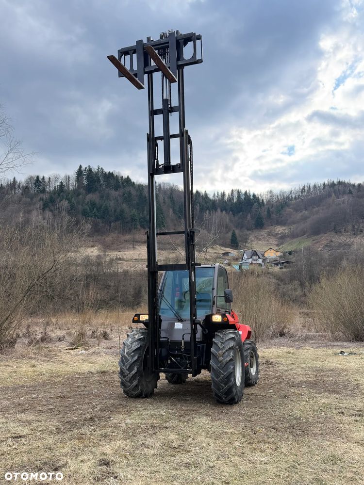 Manitou M30-4 T Wózek Widłowy 4X4 TERENOWY. 1910mtg. Maszyna Jak Nowa! Maszt Triplex WOLNY SKOK! 2016rok. z Norweskiego Gospodarstwa. Silnik PERKINS TURBO 90km. DEKRA Aktualna 2026rok! 3 tony Udzwig! Posuw wideł Hydrauliczny! Jazda REWERS+4 biegi. Ani deka luzów czy wycieków! Zadbana Maszyna! Okazja. Podzespoły jak Nowe tłoczyska suche! 5,5 wys. Podnoszenia - 34