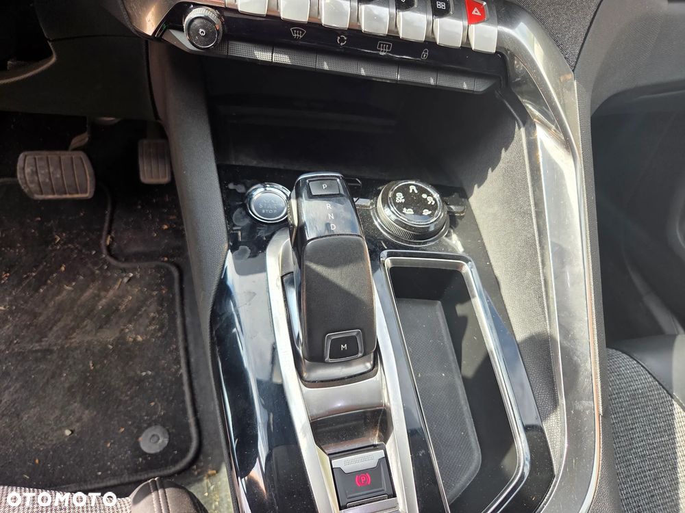 Peugeot 3008 BlueHDi 130 Stop & Start EAT8 Roadtrip - 25
