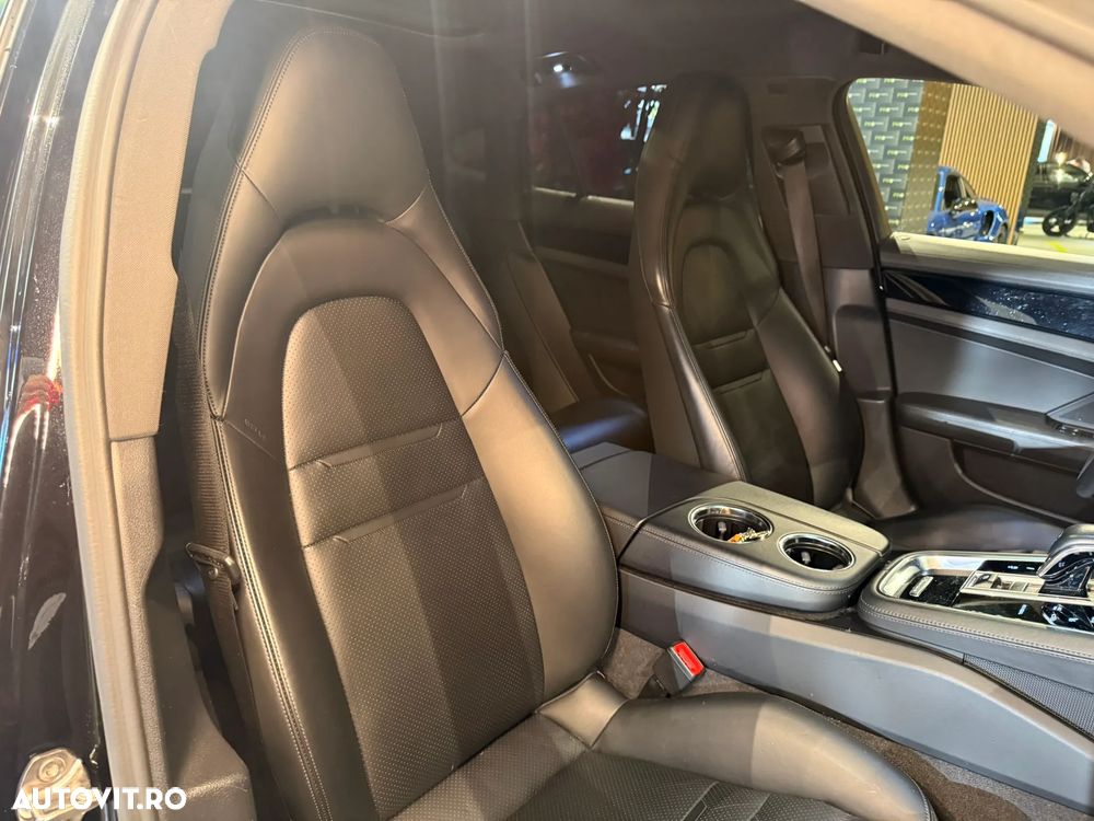 Porsche Panamera 4 - 32
