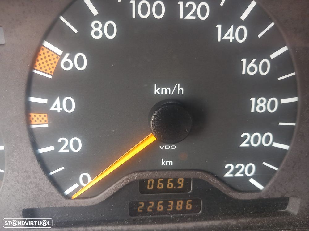 Mercedes-Benz E 220 - 6
