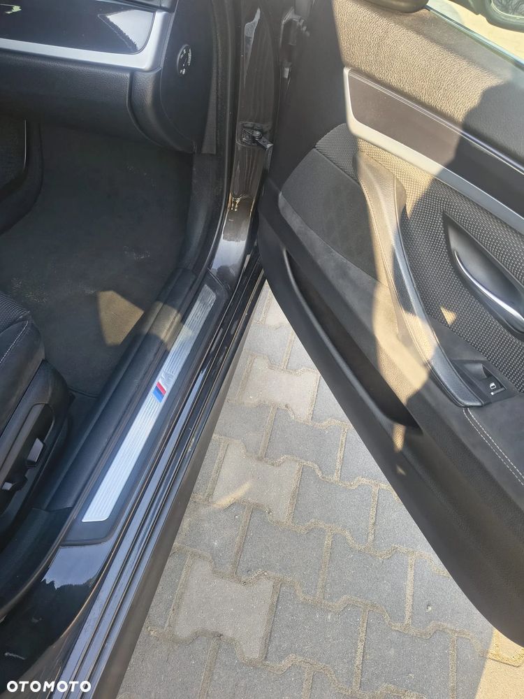 BMW Seria 5 520d M Sport - 28