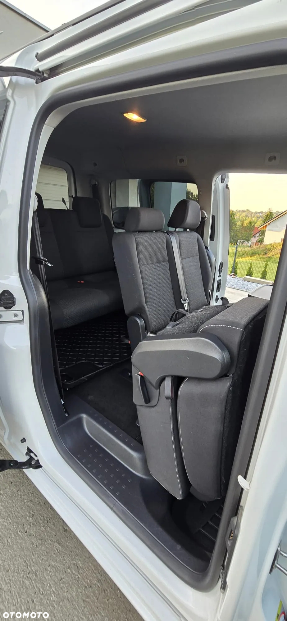 Volkswagen Caddy Maxi 2.0 TDI Comfortline DSG - 26
