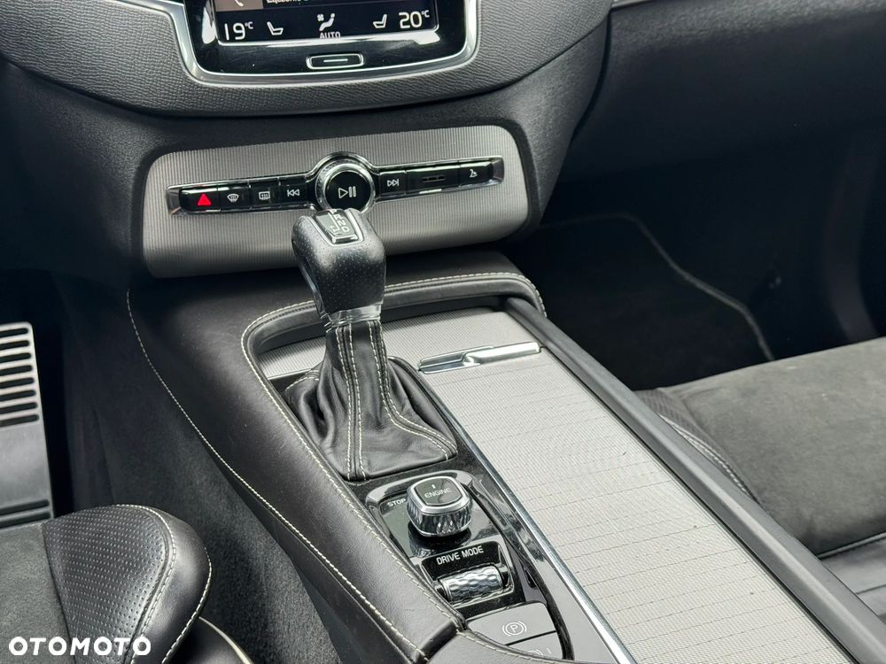 Volvo XC 90 D5 AWD Geartronic RDesign - 31