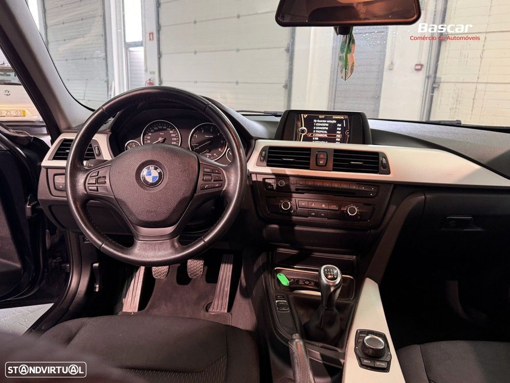 BMW 318 d Line Luxury - 15