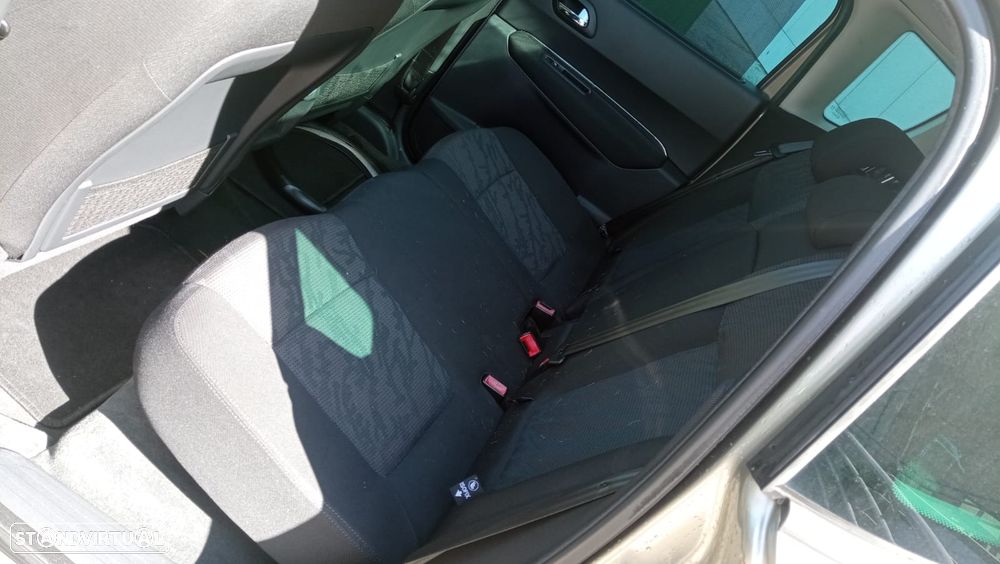 Peugeot 3008 1.6 HDi Premium - 11