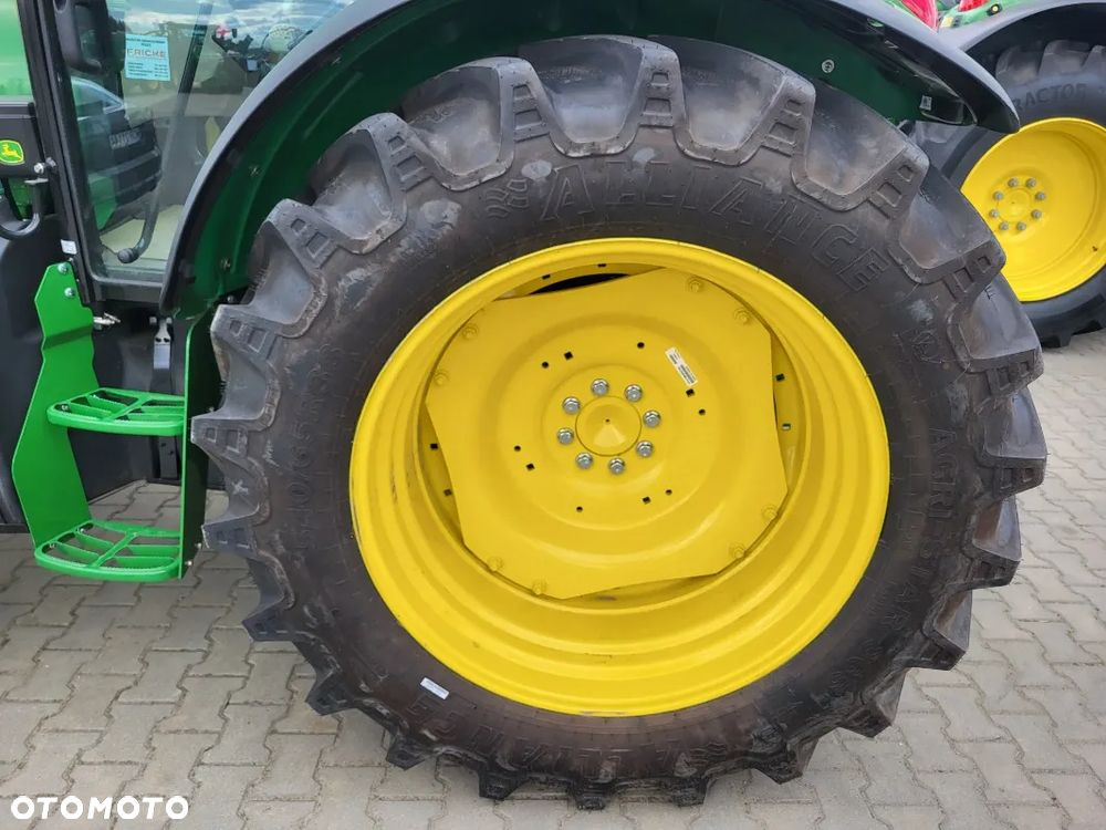 John Deere 5115M - 5