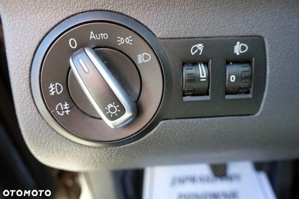 Volkswagen Touran 2.0 TDI DPF STYLE - 24