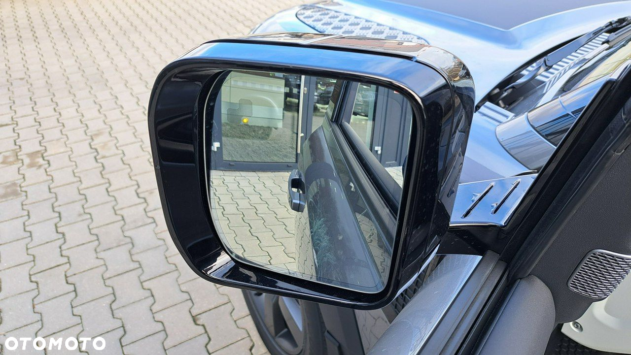Land Rover Defender - 13