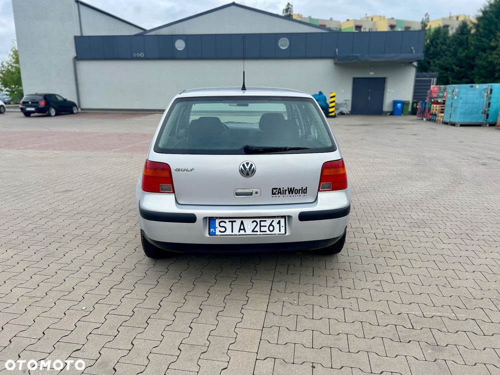 Volkswagen Golf - 6