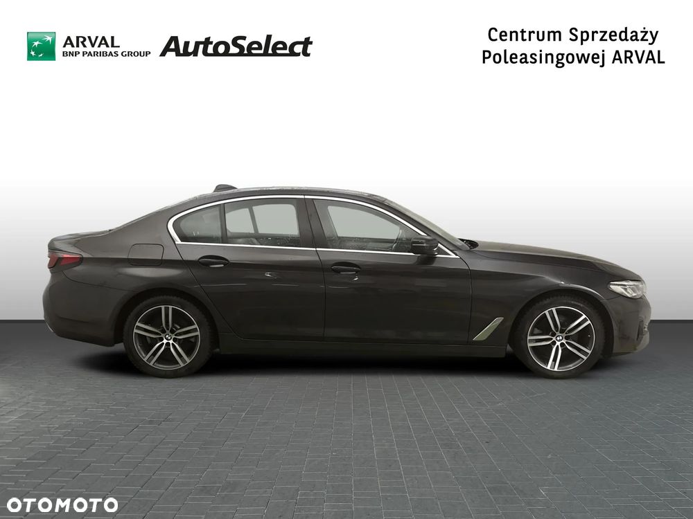 BMW Seria 5 520i mHEV - 6