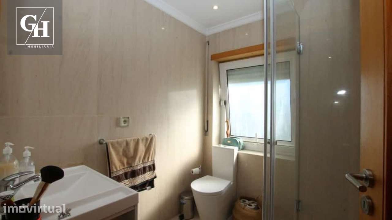 Apartamento T4 no Vinhal, com garagem fechada e vistas desafogadas - Grande imagem: 2/17